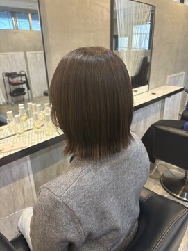 ユニコ(unico) くびれレイヤーカット/柔らかオリーブ