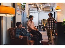 【HARBORの魅力】男心をくすぐる“ずっといたくなる隠れ家風”のリラックスできる店内