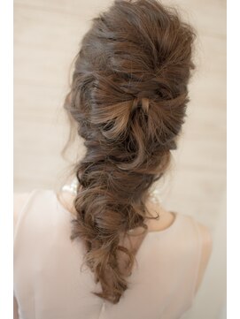 ヴィークス ヘア(vicus hair) [vicus hair] 編み込みダウンヘアアレンジ