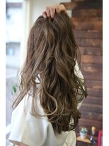 アッシュヘアー 太めハイライト×カーキグレージュ