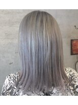 アティック ヘアーデザインアンドリラクゼーション(attic hair design&relaxation)&nbsp;ホワイトカラー