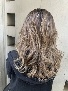 リバレッジ 広尾(Leverage) 海外風ベビーライトブロンドヘア