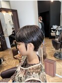 耳掛けショートマッシュルームブラントカット