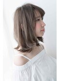 ★くびレイヤーエモージュ斜めバング グレージュカラー