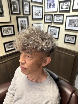 バレス 田町(BALES) [スキンフェード/ツイストスパイラル/田町]