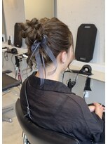 ティム(tim)&nbsp;おだんごヘア/ふわふわアップ/結婚式ヘアセット/お呼ばれヘア