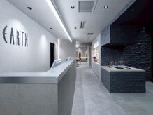 受付から特別体験が始まる。心躍るサロン時間を。