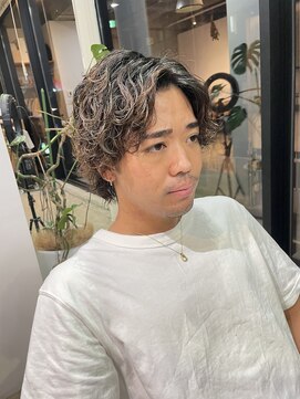 モーブ(MAUVE) 波巻きツイストスパイラルパーマメンズマッシュ