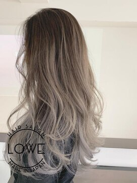 ルーヴェ(LOWE) 【LOWEなつみ】外国人風バレイヤージュ,大人グレージュ艶ロング