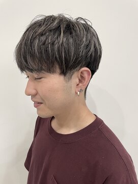 カットアンドトータルビューティ ヴァンキャトル(Cut&Total Beauty VINGT QUATRE) メンズホワイトハイライトスタイル◎