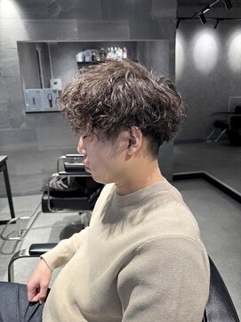 スタッド 松戸(stud. Men‘s) ツイストスパイラルパーマ×刈り上げラウンドマッシュ