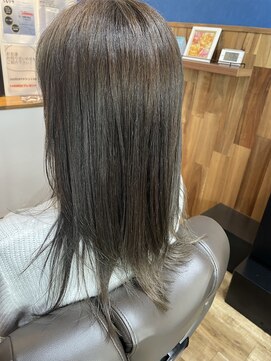 カットスタジオファニー(CutStudioFunny) オリーブグレージュ