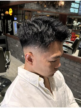 フォーコーナーズカットショップスリーセント 栄(FourCornersCutShop 3/cent) フェザーアップ/クルーカット/大人フェード/大人ビジネス