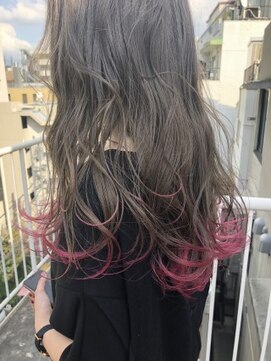 ジーナ(XENA) グレージュ、裾ピンク