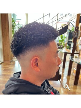 パームツリーリゾート(Parm tree resort) スキンフェード＋グリグリパーマ