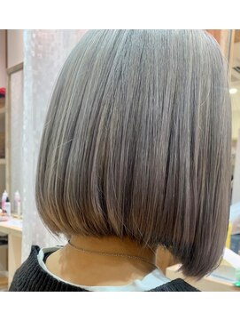 アズールサン 草加西口店(azule-sun) ダブルカラー,モードヘア,シルバー,ぶつっとカット【草加】