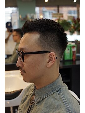 タイト スワッグ バーバーワークス(TIGHT SWAG BARBERWORKS) フェードカット×トップを立たせるスタイル