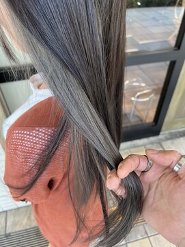 オーストヘアーベル 天王寺(Aust hair Belle) 大人可愛いグレーのインナーカラー