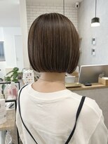 アンビシャス 国分寺&nbsp;細めハイライトグレージュ　切りっぱなしボブ