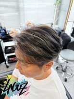 ラグズ 茅ヶ崎(LAGUZ)&nbsp;グレーハイライトが光るフェードショート