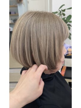 リンド(Lindo) 透明感ベージュの大人ボブ