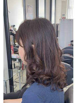 アヴソリューク(Absoluk) 艶感ミディアムカール