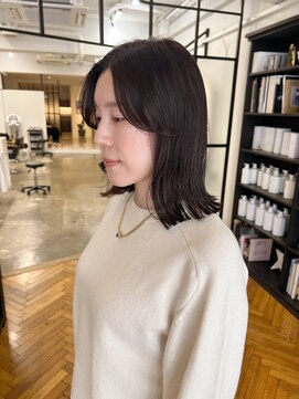 ジリ(JILI) 切りっぱなしロブ×透明感カラー ▽福永