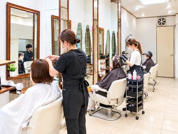 ニコ 花園駅前店(NICO)の写真/経験豊富な女性スタイリストが在籍♪髪のお悩みも相談しやすく、初めての方も通いやすいサロン◎
