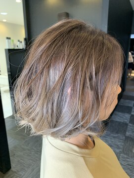 サローネデ アグスティナ バイ サンバンチ(salones de agustina by sanbanchi) グラデーションカラーボブ