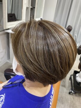 ジーナ 新宿(Zina) 白髪隠しハイライト【Zina　大越香苗】