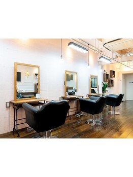 《縮毛矯正/髪質改善 特化サロン》4席だけの"シンプルな空間"-。丁寧なカウンセリングで魅力を引き出す◎