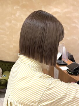 ビュートリアム265(BEAUTRIUM 265) ブリーチなしベージュ 切りっぱなしボブ 似合わせカット ツヤ髪