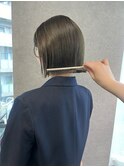 切りっぱなし　ミニボブ　オリーブベージュ　顎ラインボブ