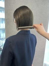 リラス 博多(rilas) 切りっぱなし　ミニボブ　オリーブベージュ　顎ラインボブ