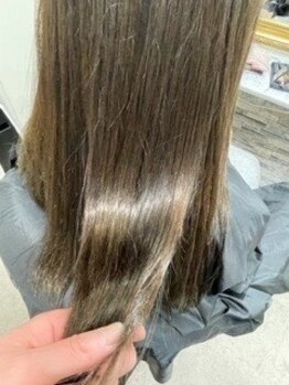クルー(cluew)の写真/髪のダメージが気になる方にオススメのトリートメント♪髪の内側から補修して毛先まで潤うヘアに。