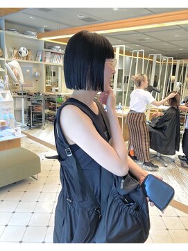 サーカス バイ ビュートリアム 青山(CIRCUS by BEAUTRIUM) 大人可愛い　ボブ　ミニボブ　内巻き　青山　切りっぱなしボブ