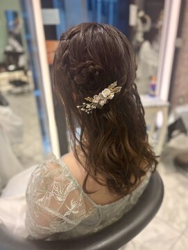 アピッシュ ギンザ(apish ginza) 【大人気！】くるみちゃんヘア風のハーフアップ団子アレンジ♪