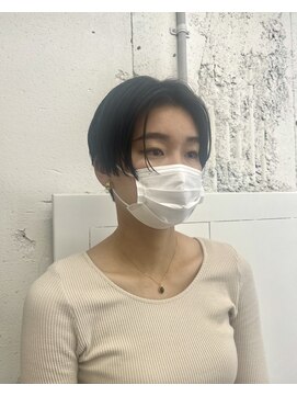 ユイツ センター分けショート