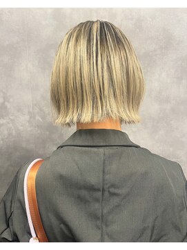 ナナシ(nanac) シャドールーツ バレイヤージュ ボブ