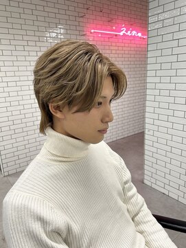 ジーナ 梅田(Zina) フェザーショート×ミルクティーベージュ