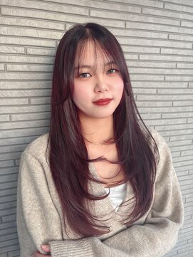 ロングレイヤースタイル×ワインレッドカラー