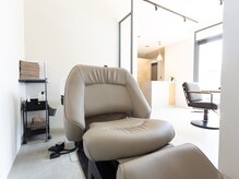 ヒュット(Hyutto)の雰囲気（シャンプー台もフルフラットで心地よく過ごせます。）