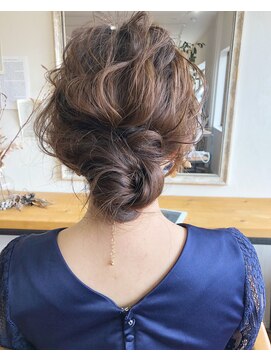 サニー サイド(Sunny Side) シニヨンアレンジ