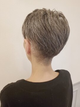 グランシュ 青葉台店(GranCieux) ツーブロック×シルバーショートボブ☆