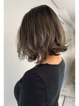 トルネード(TORNADO) 外ハネウルフレイヤー毛先バレイヤージュ