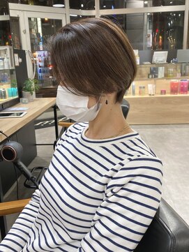 ジーニー 横浜(giinii) 大人美人30代40代50代_前下がりくびれショート【横浜】渋谷