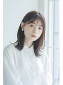 小顔に見えるシースルーバング黒髪ナチュラル切りっぱなしミディ