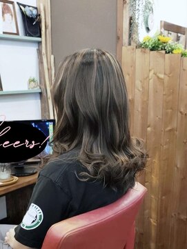 カットビ(CutBi) グレージュ系ハイライト