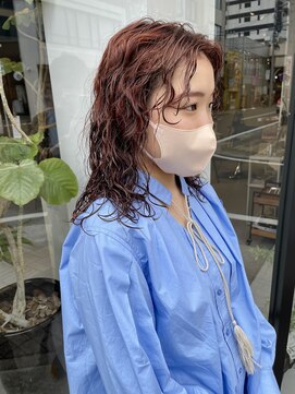 ヘアー アイス ルーチェ(HAIR ICI LUCE) ラフな雰囲気のミディアムスパイラルパーマ / 井上