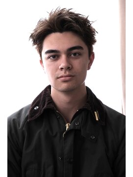 ノイ(noi) センターパートニュアンスパーマ刈り上げツーブロックメンズヘア